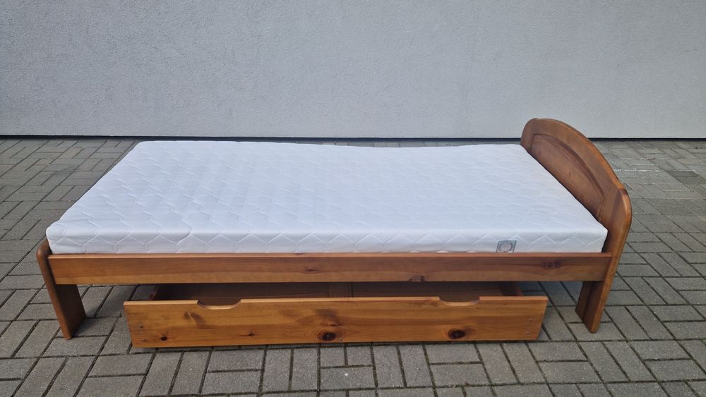 Łóżko drewniane z materacem + szuflada – rozmiar 200×80 cm