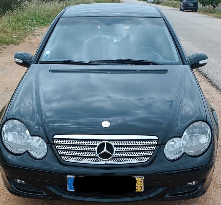 Mercedes-Benz C220 CDI Sport Coupé versão Facelift