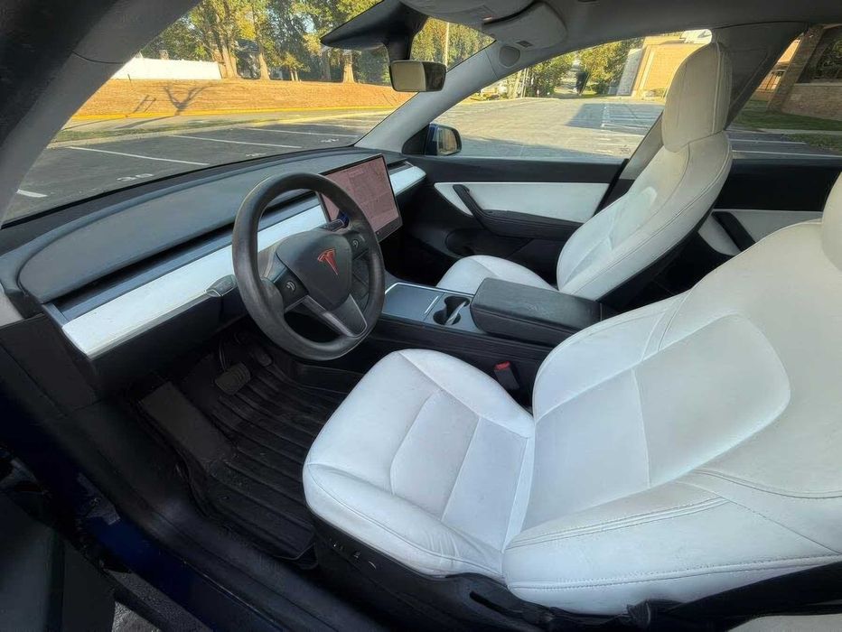 Tesla Model Y Long Range      2021