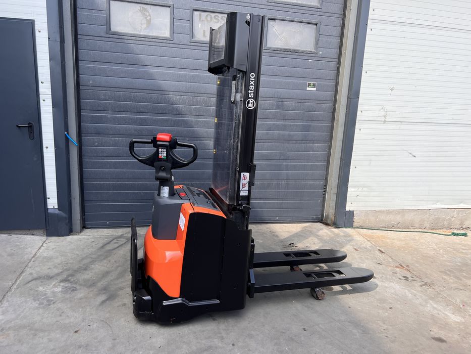 BT TOYOTA SWE120L 4.15 m Paleciak elektryczny z masztem JAK NOWY!