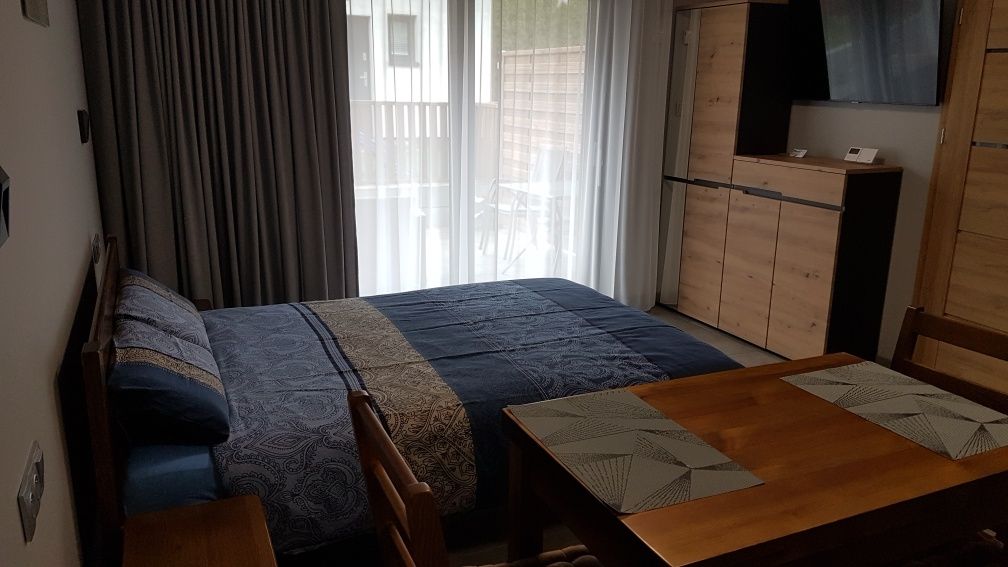 Pokój studio z aneksem, tarasem 100 m plaża wolny od 01.07 do 06.07