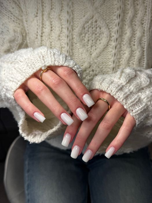 Манікюр, нарощування, педикюр Борщагівка (Квадрат). В кабінеті