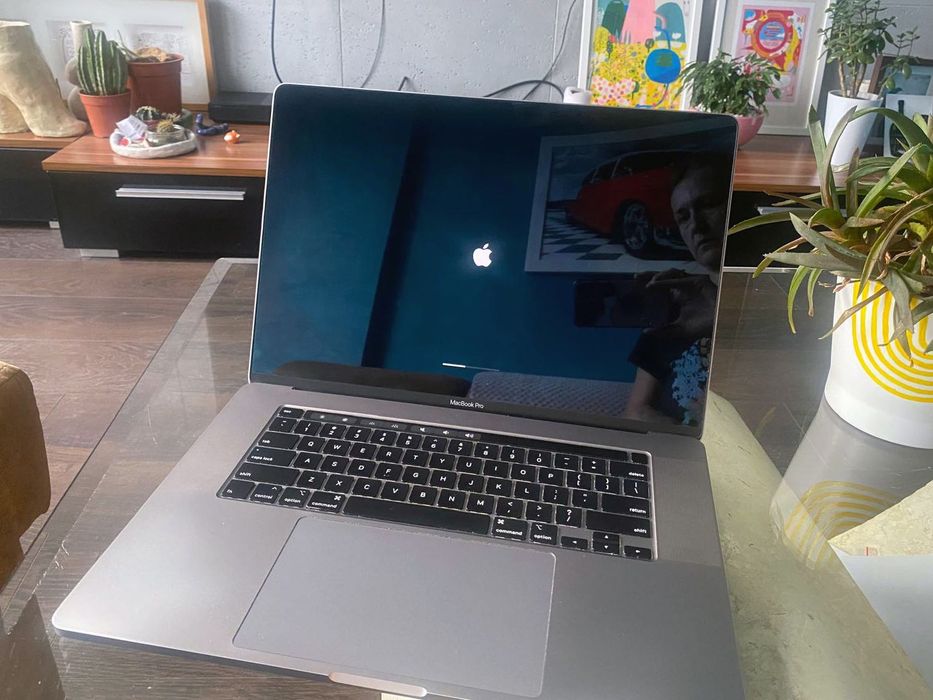 MacBook Pro 16” (2019) – i9, 1 TB SSD, bardzo dobry stan