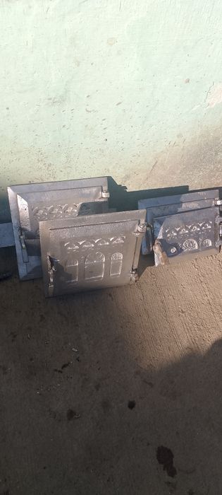 дверці для печей шпорів верх низ  всі добрі́ чугун