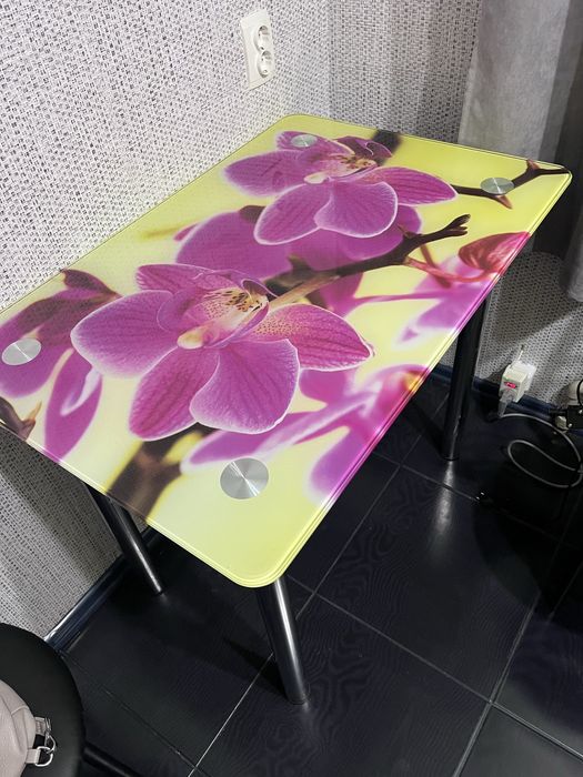 Кухонний стіл в ідеальному стані