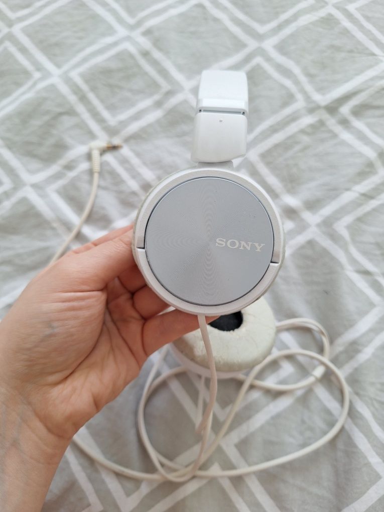 słuchawki Sony nauszne z kablem