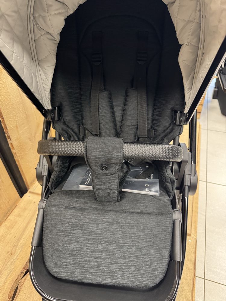 Wózek Venicci Edge 4w1 z fotelikiem i bazą Cybex