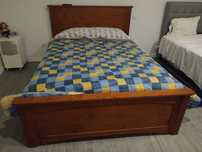 Cama casal em bom estado