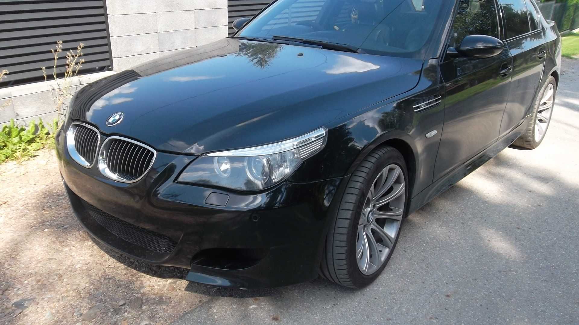 Przód BMW E60 M5 Black sapphire metallic