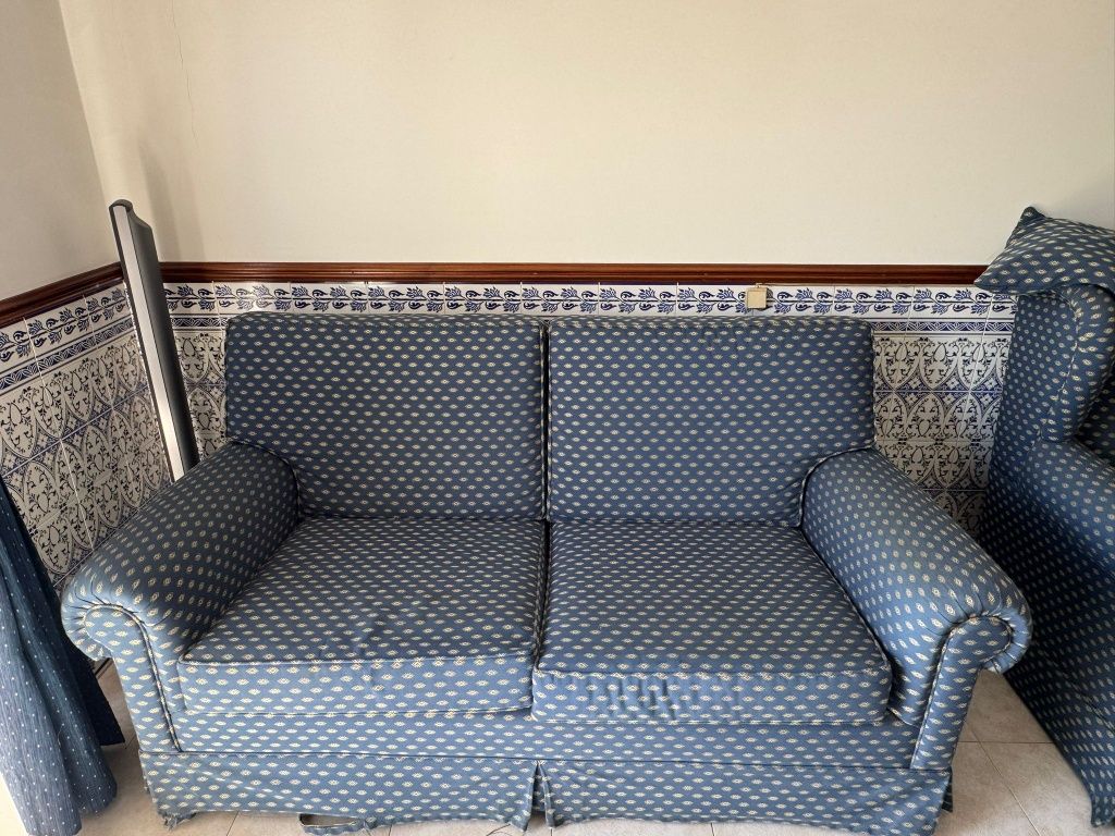 Sofá cama com apoio para os pés