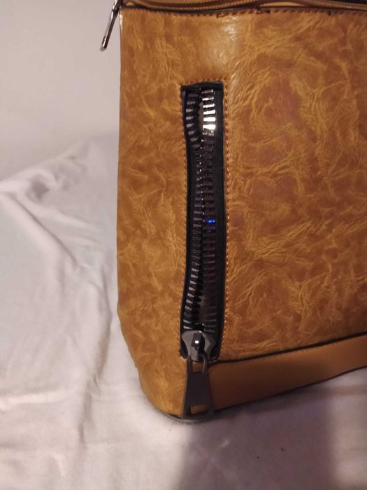 Mochila de senhora nova elegante nunca usada