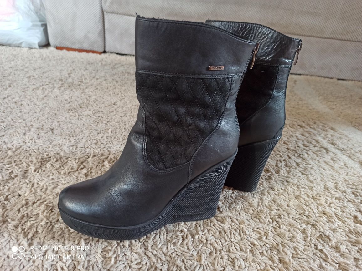 Skórzane buty botki na koturnie CCC Lasocki r 39