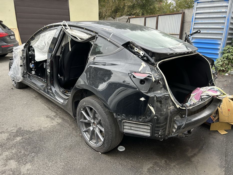 Tesla model 3 четверть
