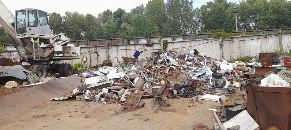 Куплю макулатуру металобрухт,картон архів. Металобрухт