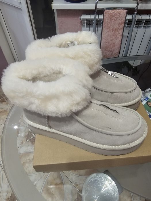 Продаю жіночі уггі