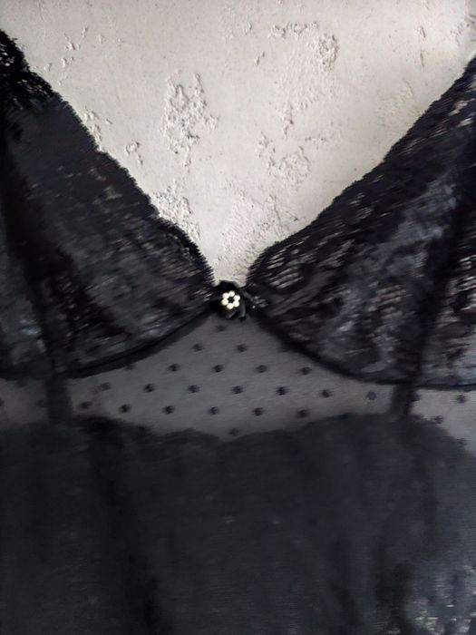 Prześwitujące body stringi siatkowo-koronkowe na regulowane ramiączka