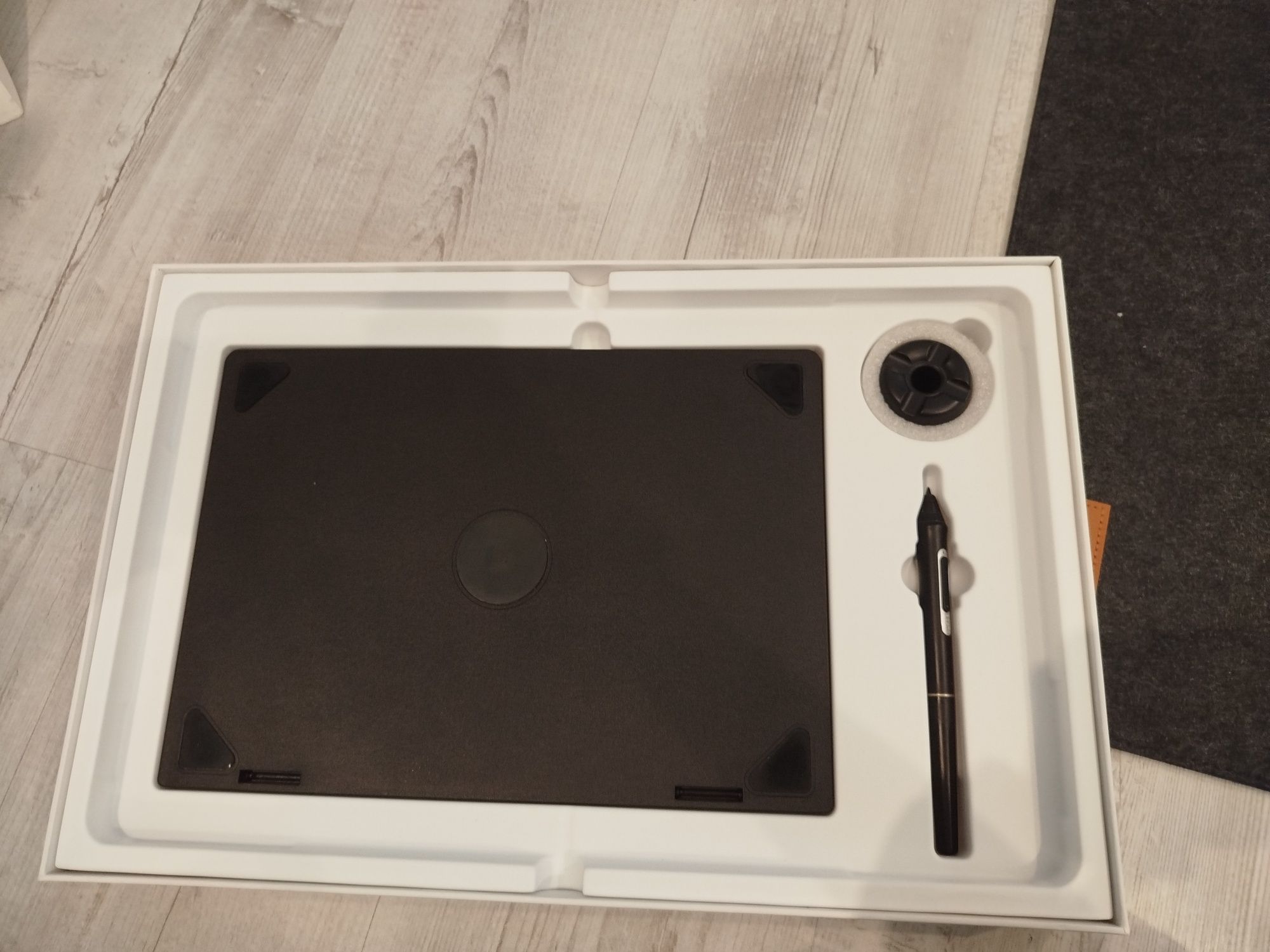 Tablet graficzny Bosto 16HD + akcesoria