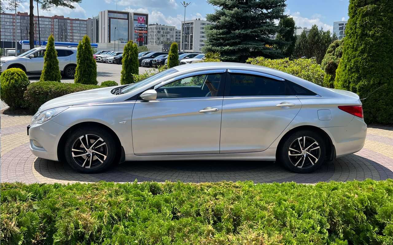 Hyundai Sonata 2011