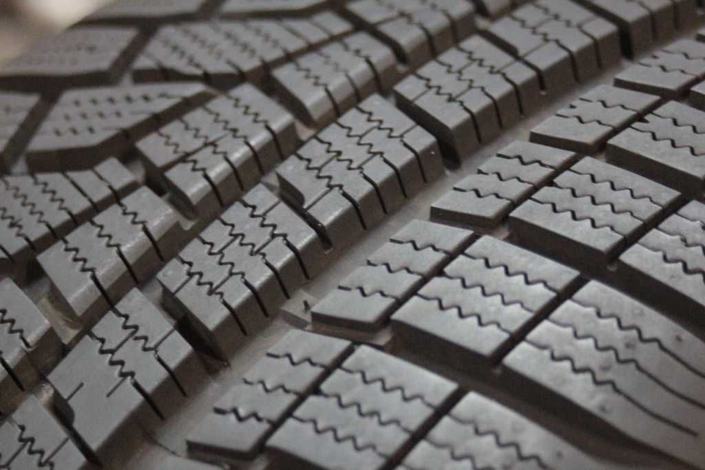 225/55/17 Hankook Winter i*cept evo2 225/55 R17 8mm 2019r