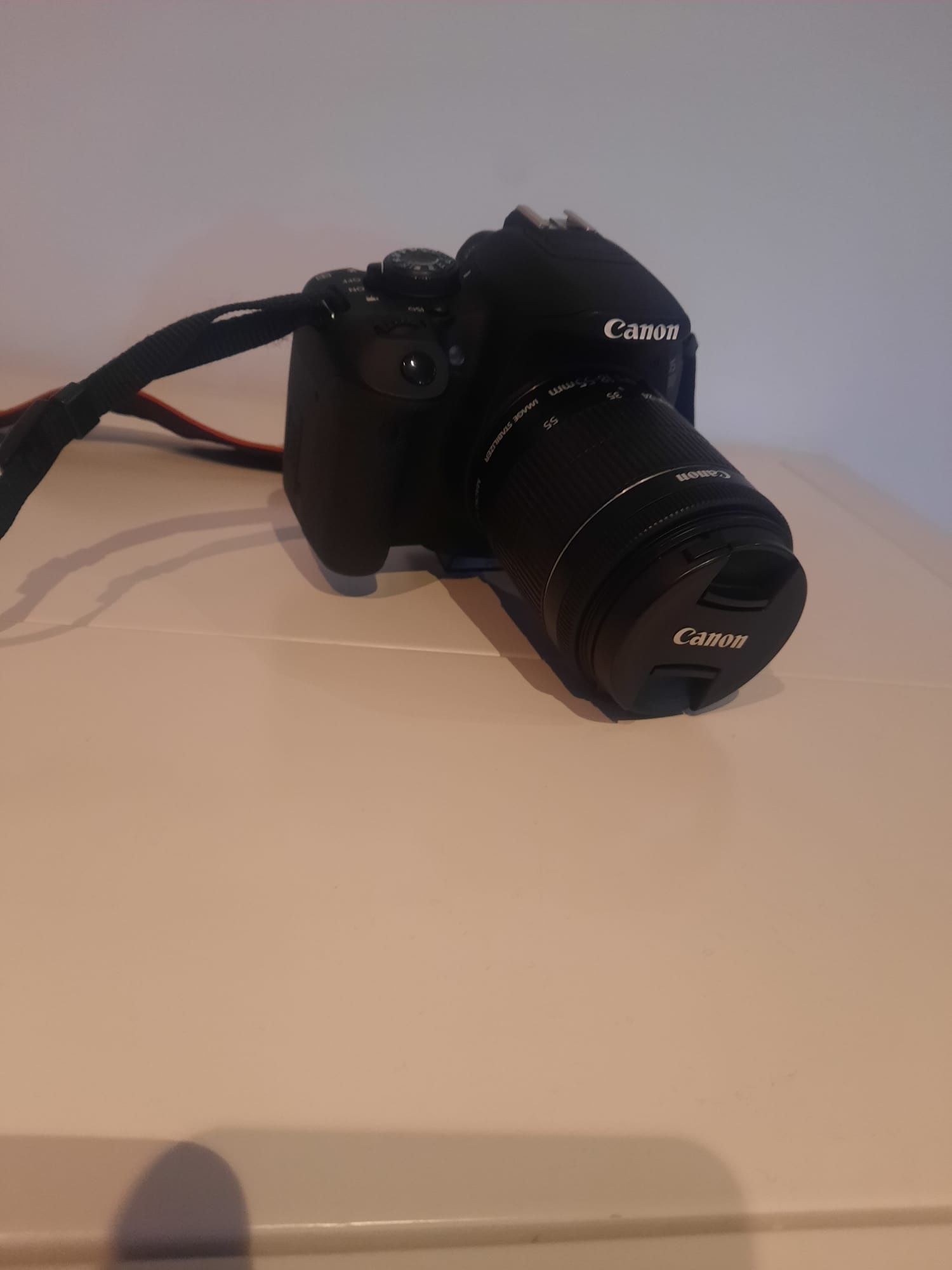 Máquina fotográfica Canon 700D como nova