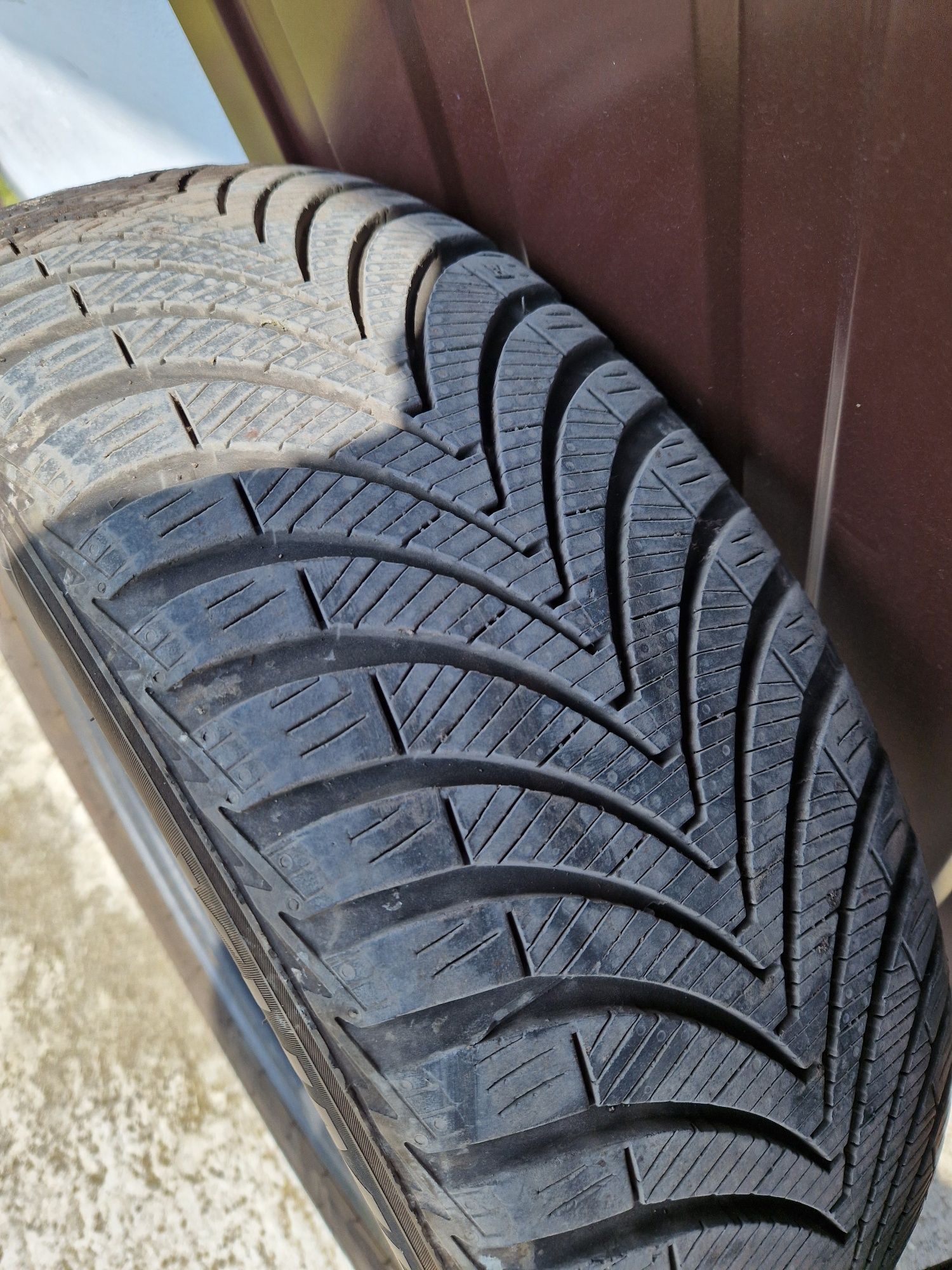 Opony całoroczne KUMHO 185/60 R15 jak Nowe komplet
