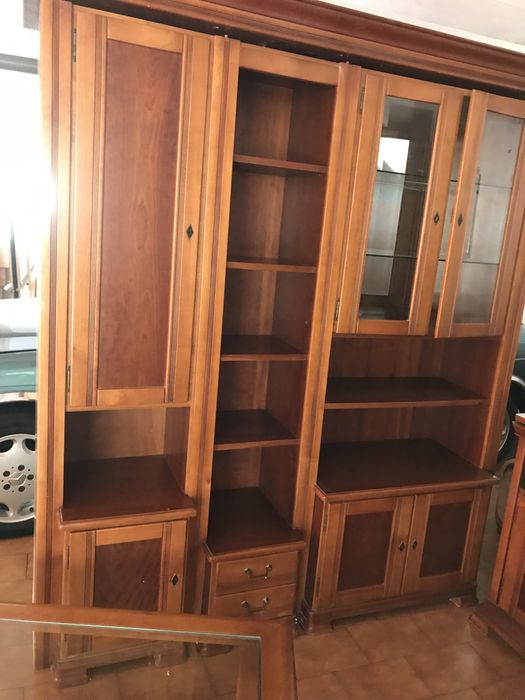 Vendo moveis sala e bar e mesa de televisao tudo em madeira de cereije