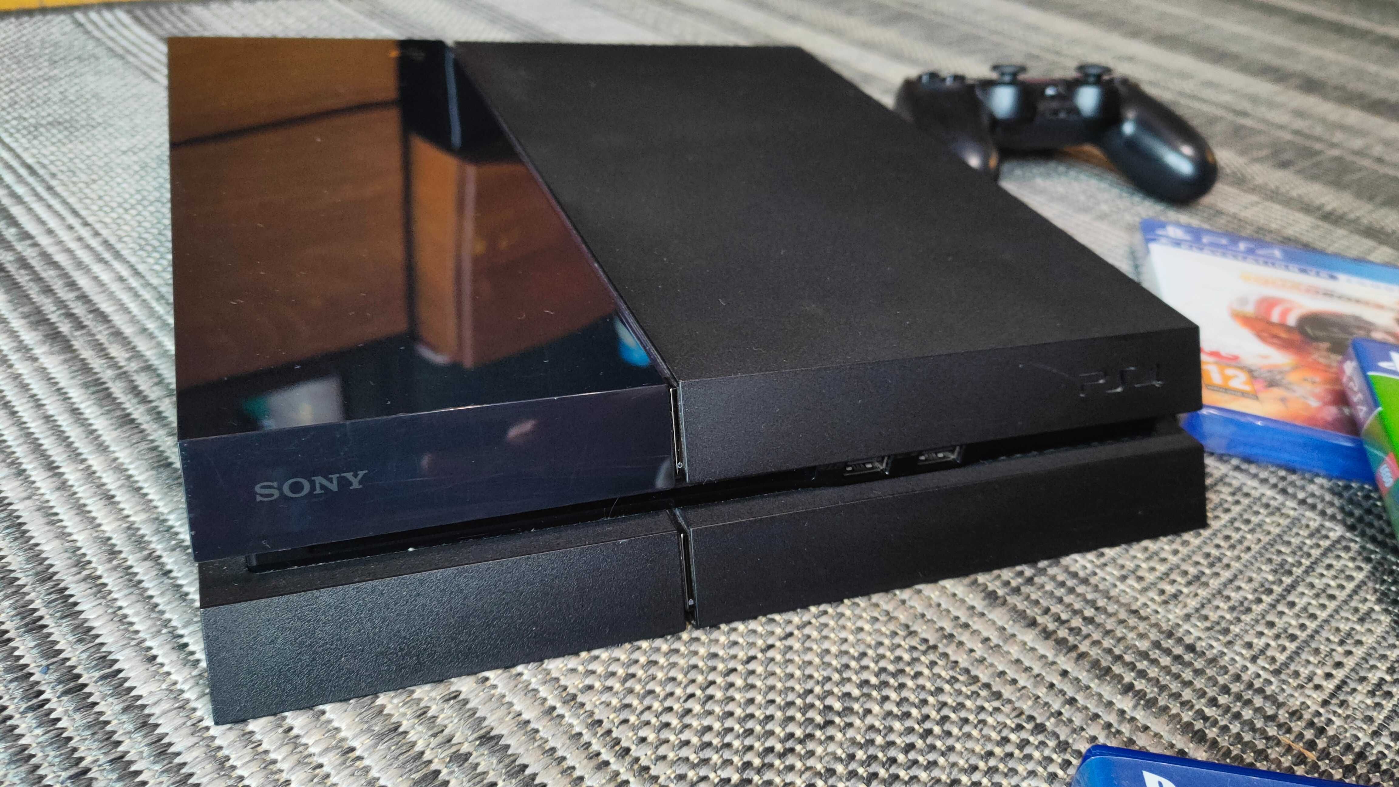 PlayStation 4 (PS4) dysk 2TB - 4 Gry w zestawie - zadbana i sprawna