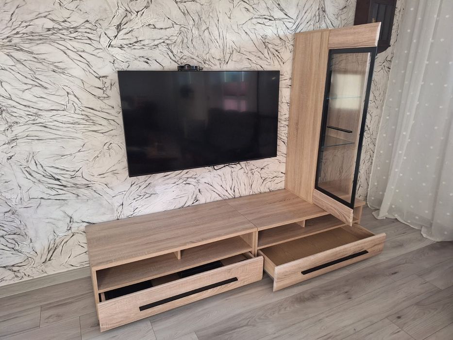 Szafka pod telewizor i witryna