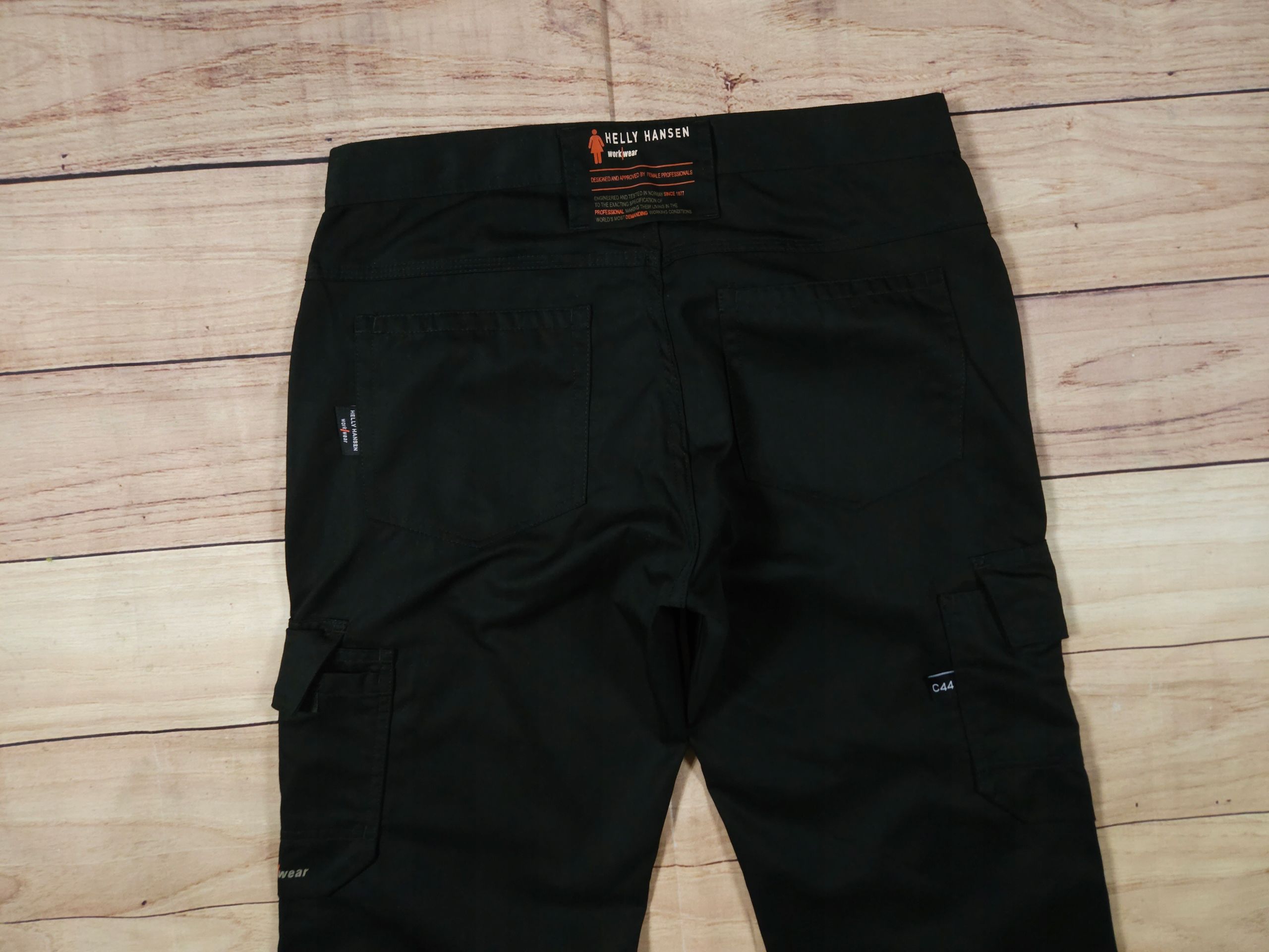 HELLY HANSEN WorkWear Spodnie Robocze Cargo Czarne Logowane r. C44