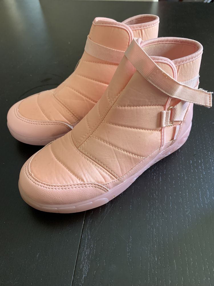 Bota tam 34 COM LUZES