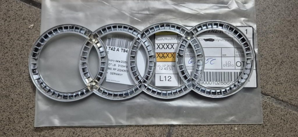 Oryginalny emblemat Audi A6 C8 znaczek Srebrny