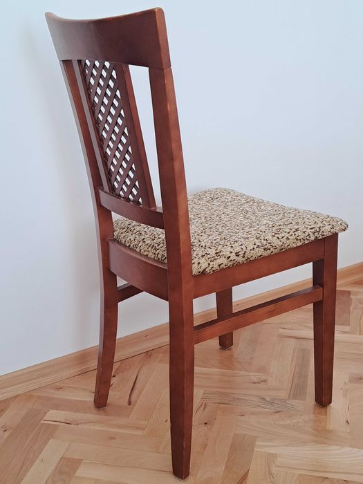 Krzesła drewniane tapicerowane