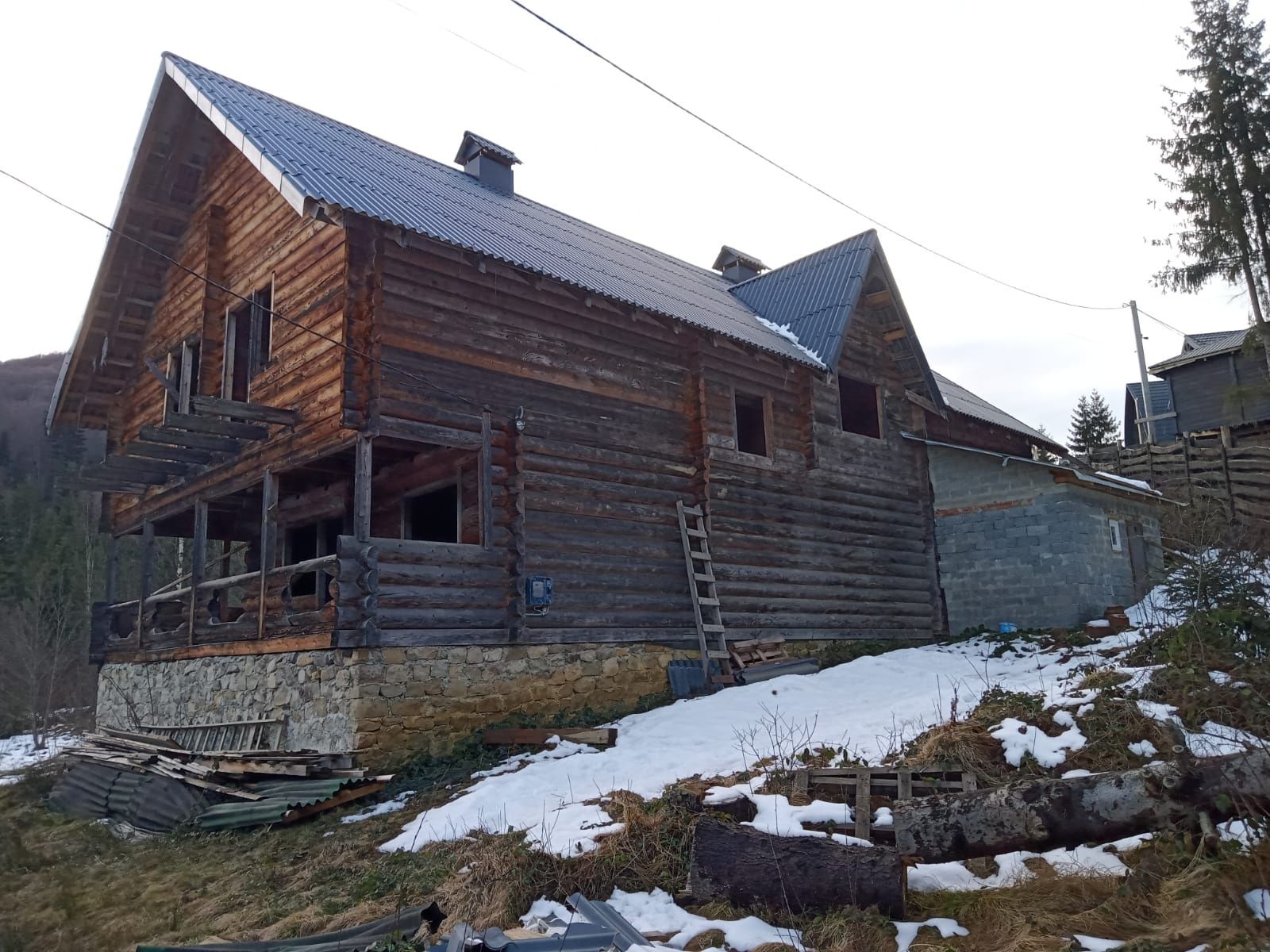 Продам будинок 460м2  в с. Гуті який межує з річкою