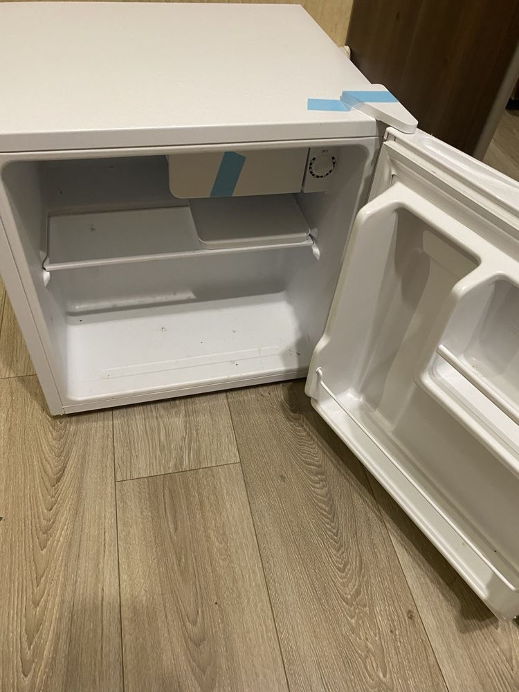Однокамерний холодильник ELENBERG