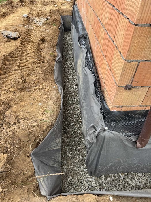 Izolacje fundamentów drenaże zbiorniki drogi podbudowy usługi koparka