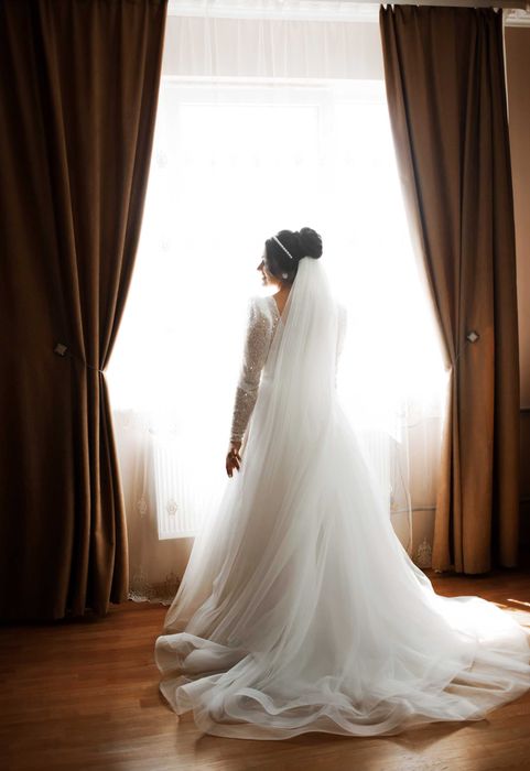 Продаж весільної сукні