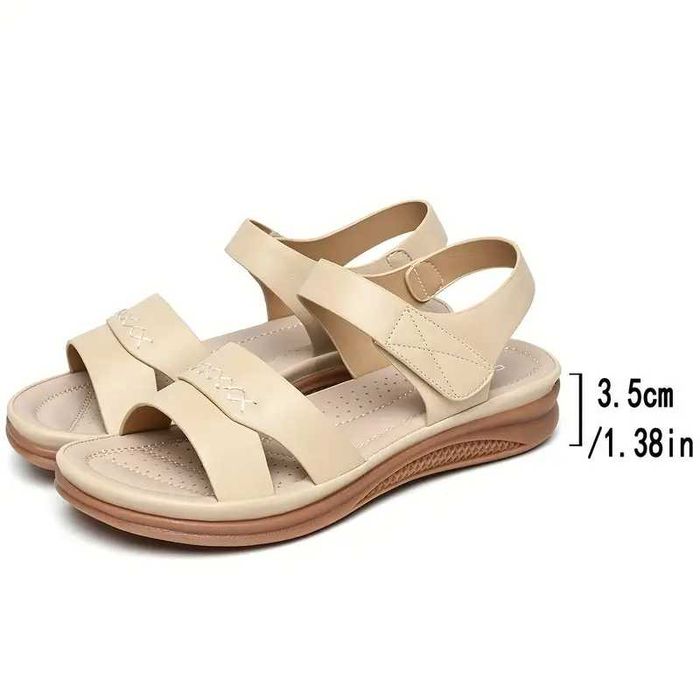 Жіночі босоніжки на плоскій підошві