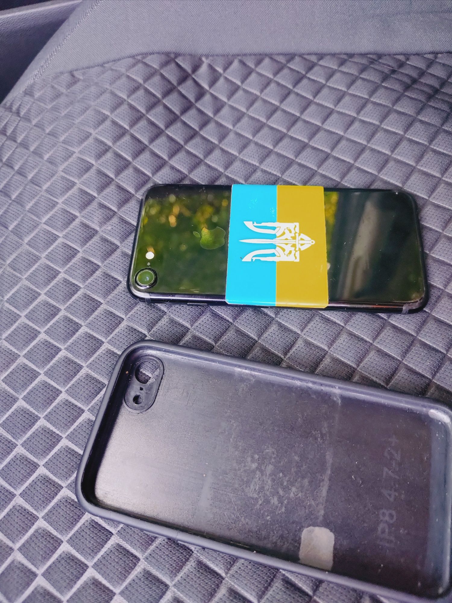 Продам Iphone 7  128мб