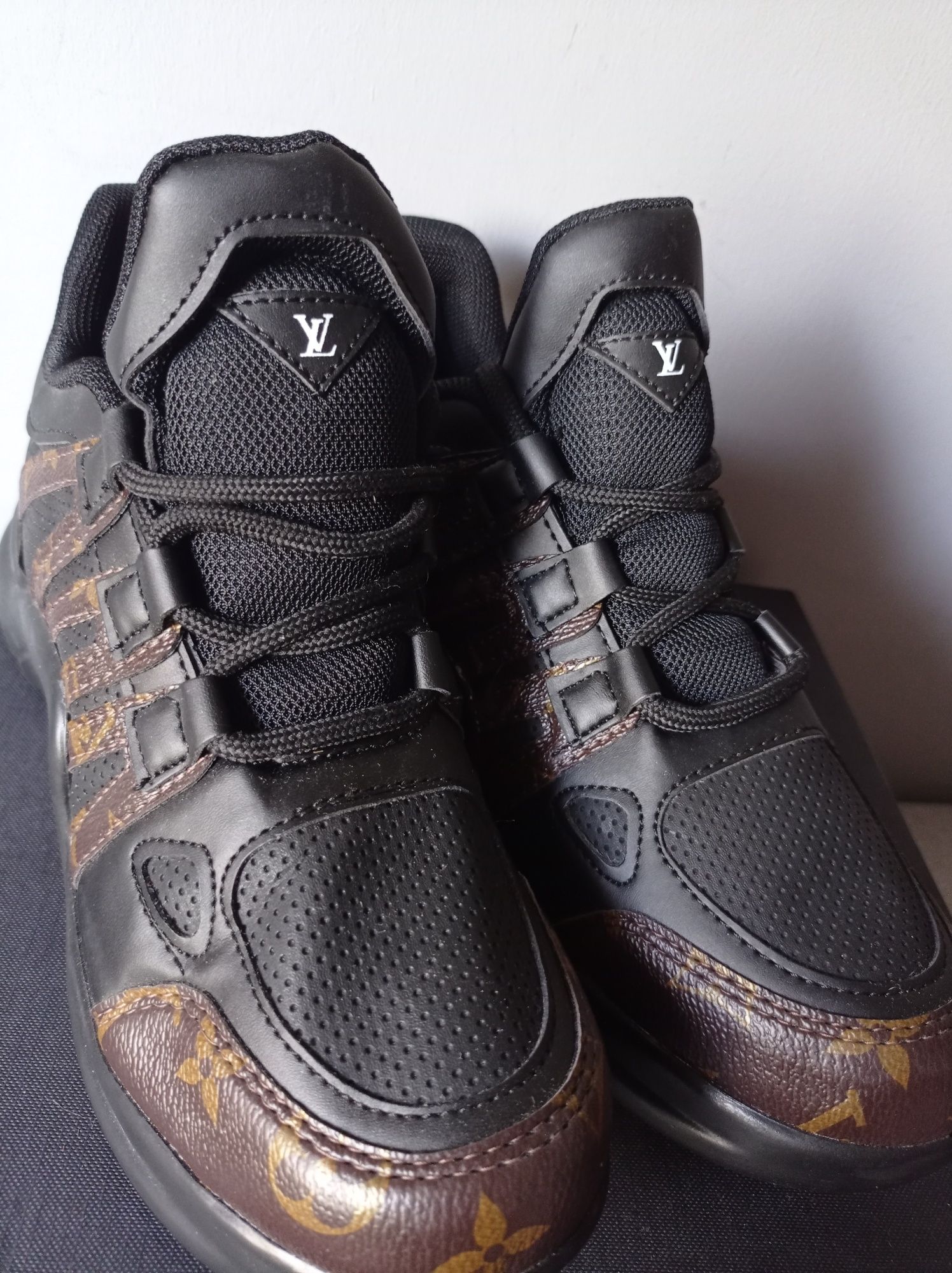 Wyprzedaż Louis Vuitton 38,5 i 39 brązowe buty sportowe damskie