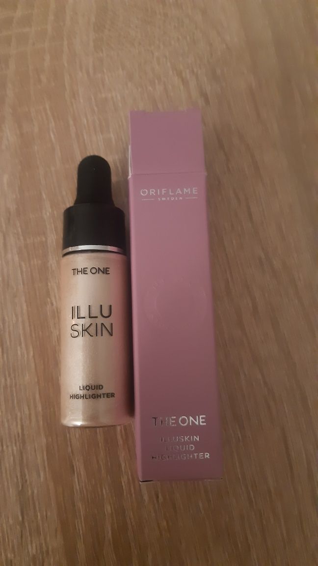 Rozświetlacz w płynie The One Illuskin Oriflame