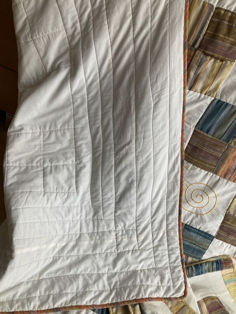 Narzuta patchwork z dwoma poszewkami na poduszkami