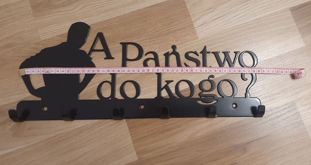 Wieszak ścienny napis A Państwo do kogo ?