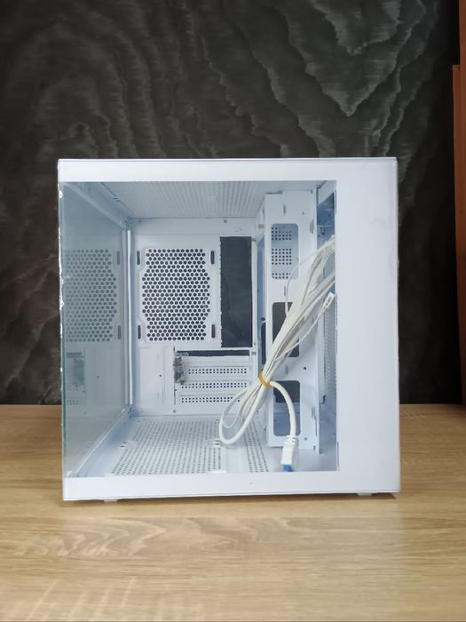 Комп'ютерний корпус MSI