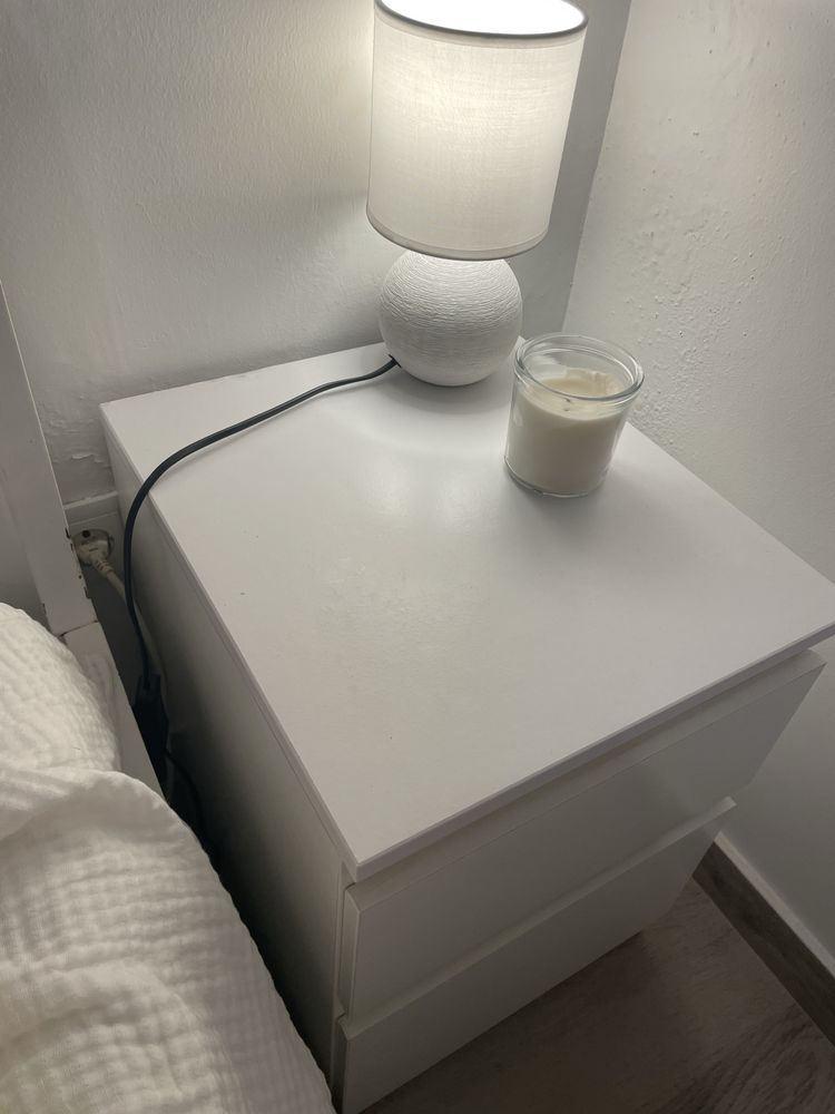 Mesinha de cabeceira pequena do IKEA