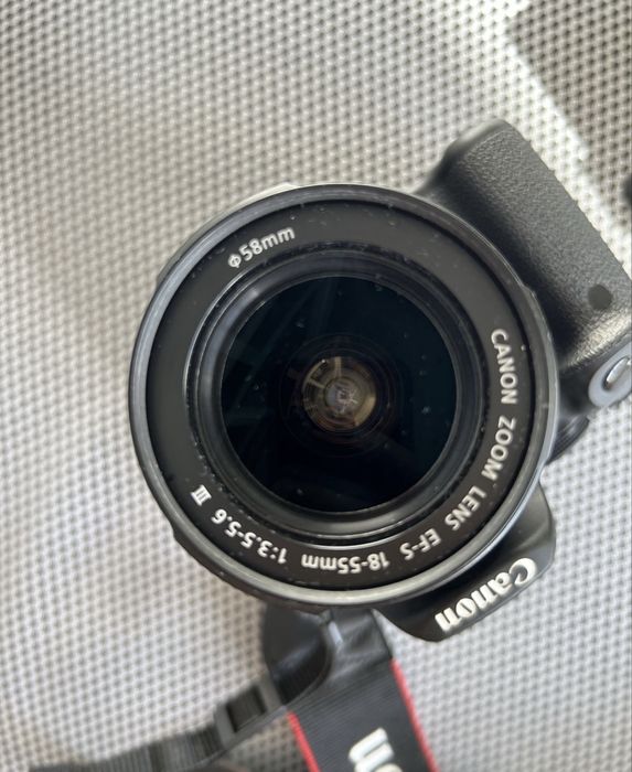 СРОЧНО ПРОДАЮ !!! Фотоапарат камера + обєктив Canon EOS 700D 18-55mm