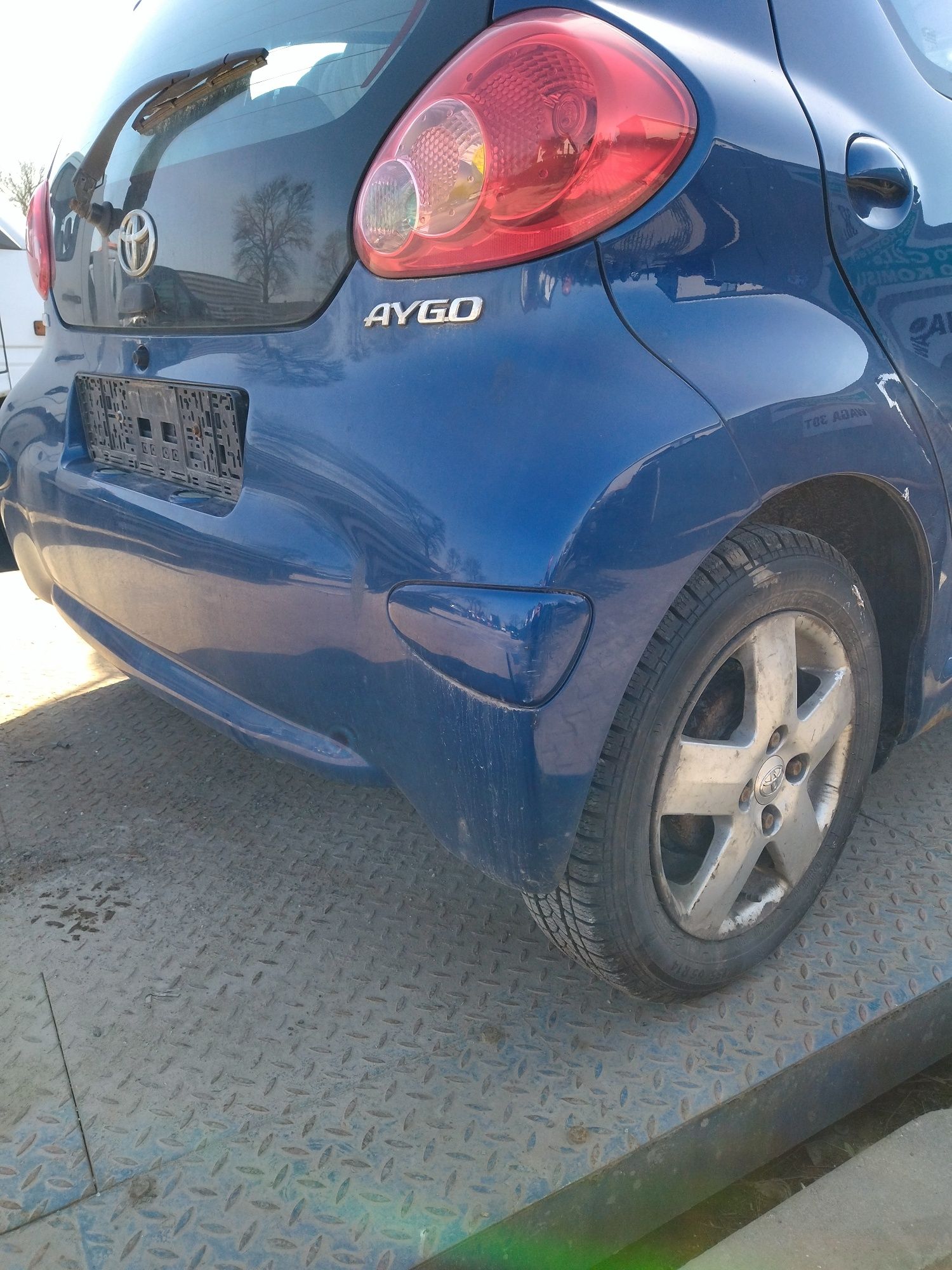 Toyota Aygo Zderzak Tył Tylny 8M6