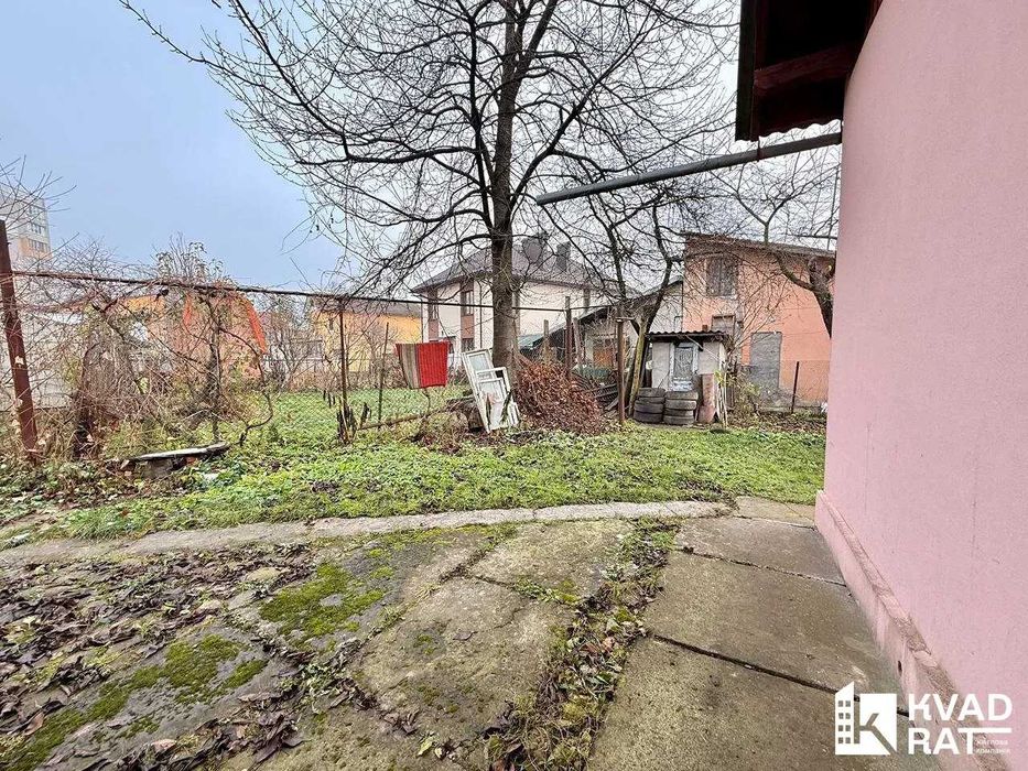 Особняк з гаражем біля ТЦ Арсен та Епіцентру