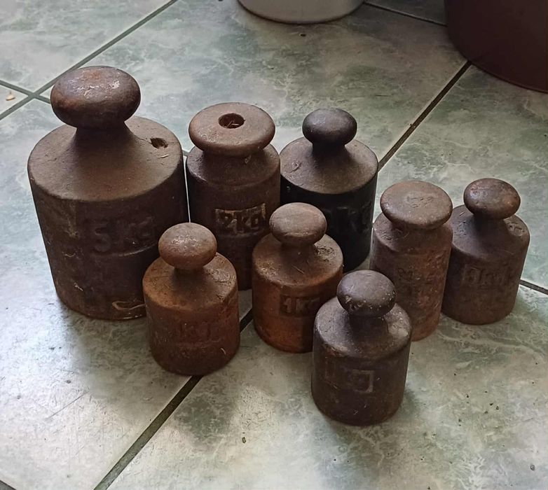 Stare odważniki szalkowej 8sztuk złom do waga stare