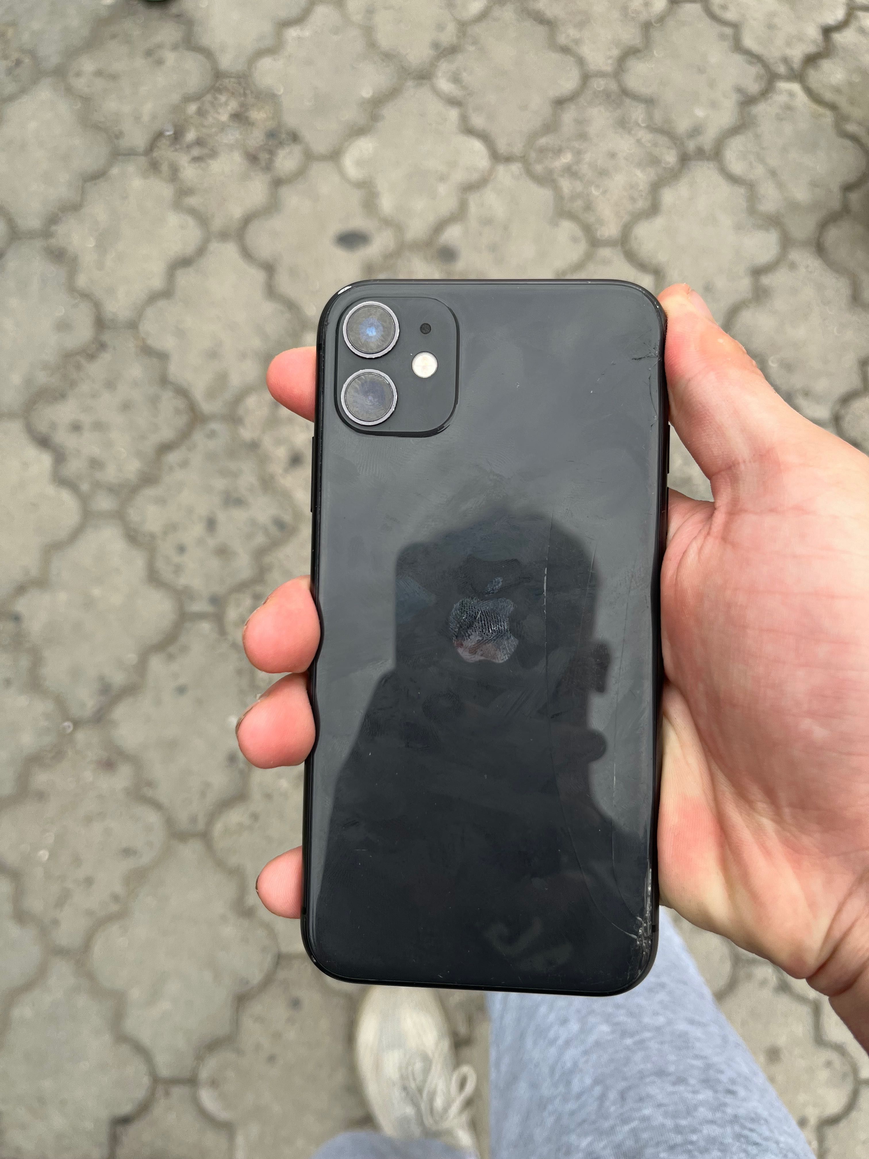Sprzedam iPhone'a 11