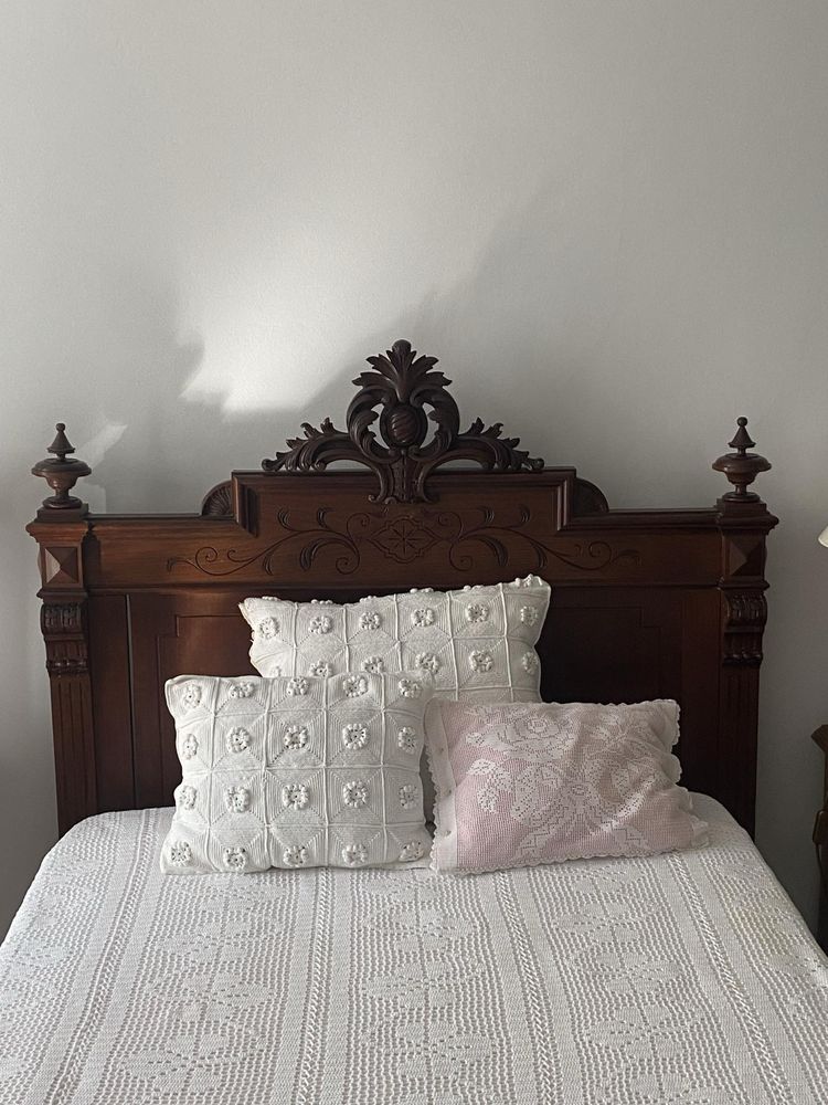 Cama antiga restaurada